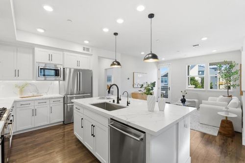 652 Obsidian Dr, San Jose, CA, 95133 | Card Image