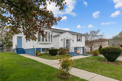 75 Montgomery St, Tiverton, RI, 02878-2422 | Card Image