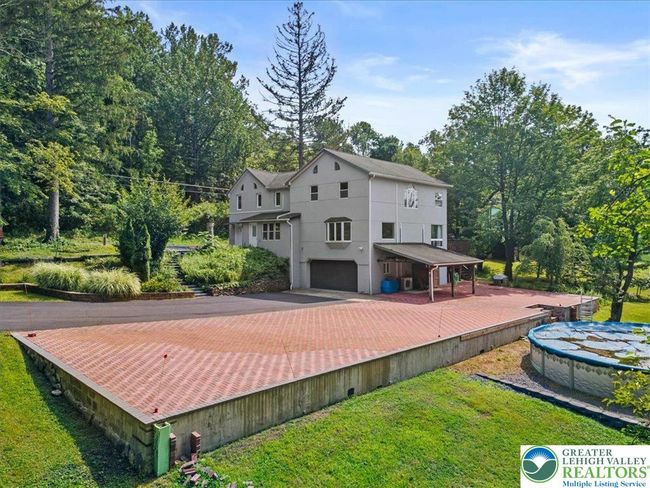 1553 Middle Rd, House other with 4 bedrooms, 5 bathrooms and null parking in Stroudsburg PA | Image 5