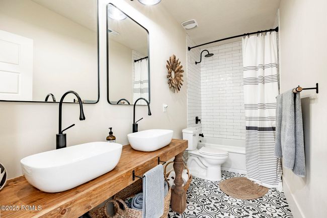 4611 S Cove Ln, Home with 3 bedrooms, 3 bathrooms and null parking in Daniel UT | Image 44