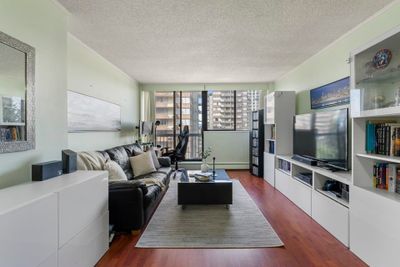 802 - 620 7th Ave, Condo with 2 bedrooms, 1 bathrooms and 1 parking in New Westminster BC | Image 3