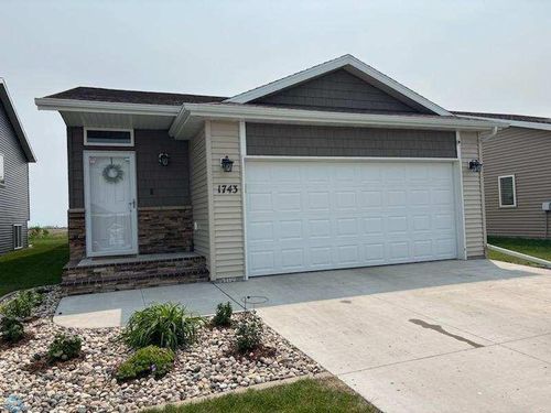 1743 46th Ave S, Moorhead, MN, 56560-7186 | Card Image