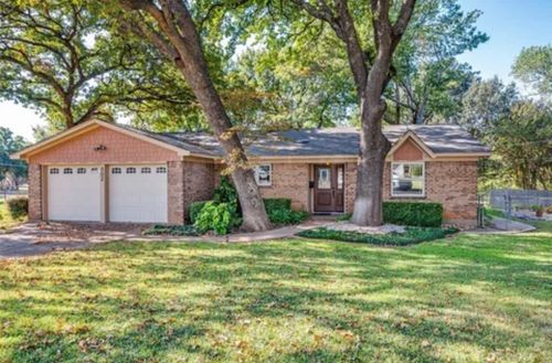802 Wilshire Ct, Arlington, TX, 76012-3224 | Card Image