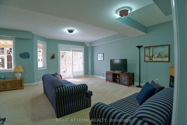 1045 Coyston Crt, House other with 3 bedrooms, 3 bathrooms and 4 parking in Oshawa ON | Image 18