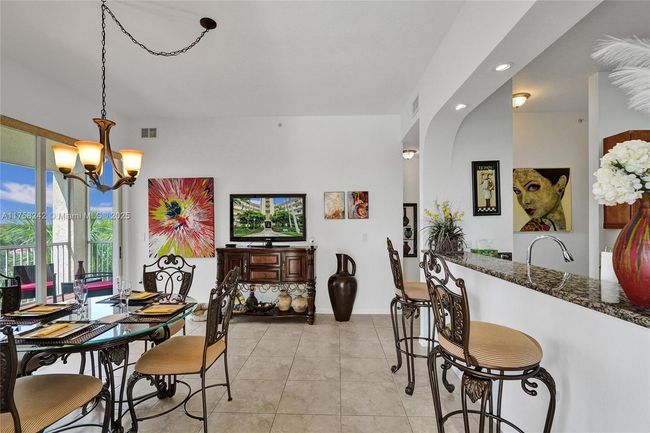 APT-501 - 3500 Oaks Clubhouse Dr, Condo with 3 bedrooms, 2 bathrooms and null parking in Pompano Beach FL | Image 11