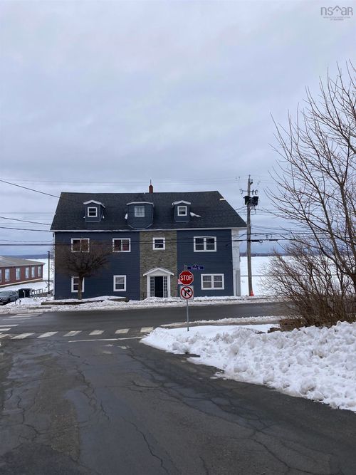 123 Water St, Pictou, NS, B0K1H0 | Card Image