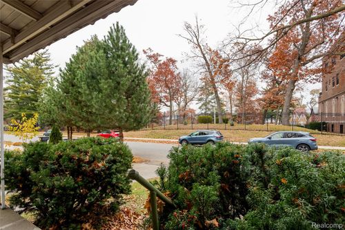 17375 Quincy St, Detroit, MI, 48221-2748 | Card Image