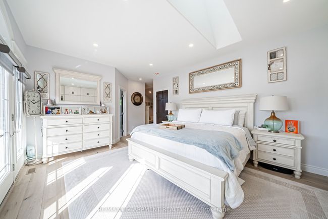 70 Oak Ave, House other with 6 bedrooms, 4 bathrooms and 7 parking in Dundas ON | Image 20
