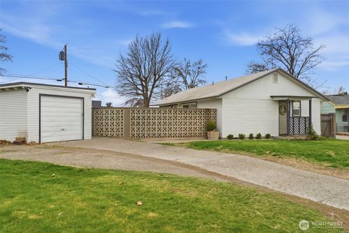 2707 W 6th Pl, Kennewick, WA, 99336-4726 | Card Image