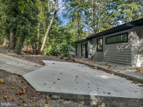 2301 Gore Dr, HAYMARKET, VA, 20169-1569 | Card Image