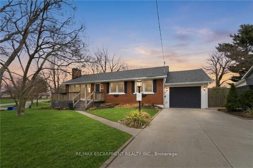 40 Nickerson Ave, Saint Catharines, ON, L2N3M4 | Card Image