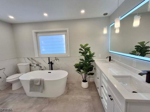 440 Railroad Ave, South Amboy, NJ, 08879-1211 | Card Image