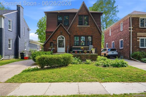 461 Manor St, Grosse Pointe Farms, MI, 48236-3249 | Card Image