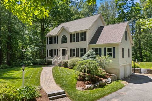 7 Premier Dr, Londonderry, NH, 03053-6122 | Card Image