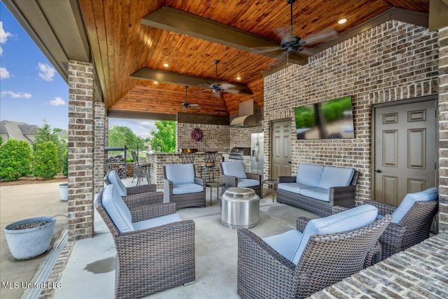 Pool House | Image 4