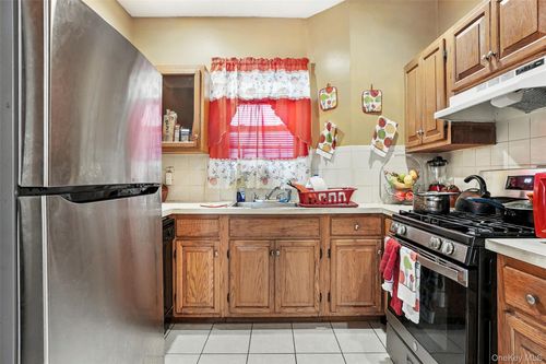 425 N Terrace Ave, Mount Vernon, NY, 10552-3168 | Card Image