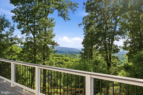 500 Delicious Rd, LINDEN, VA, 22642-6136 | Card Image