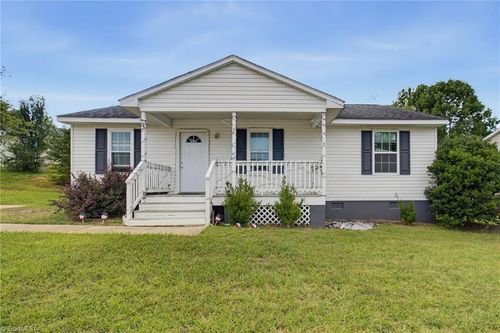 3 Dan Hughes Ct, Greensboro, NC, 27405-8661 | Card Image