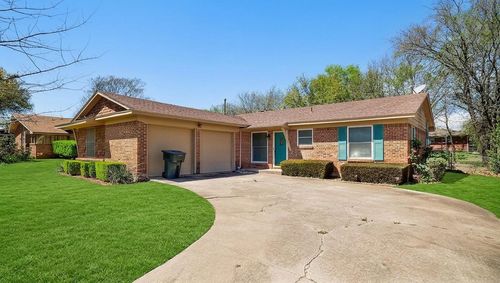 1038 Patricia Dr, Sherman, TX, 75090-8342 | Card Image