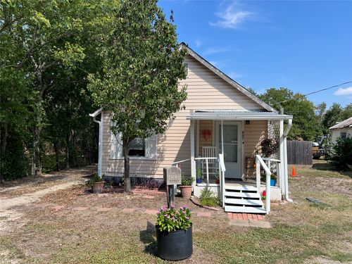 607 Garcia St, Lockhart, TX, 78644-3501 | Card Image