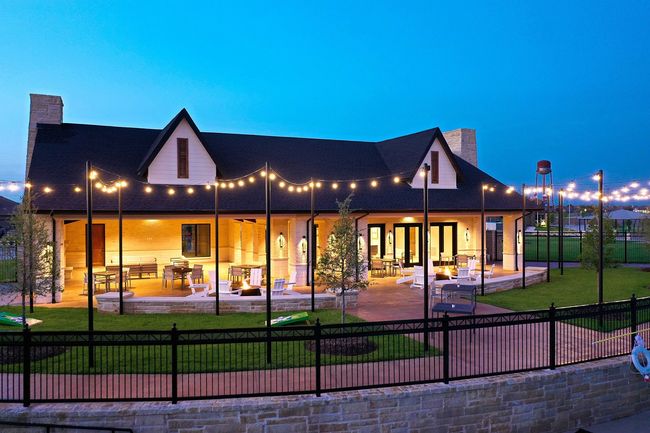 Back of clubhouse by pool | Image 25