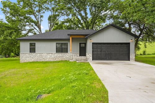 804 Iris Ave, Crane, MO, 65633-9285 | Card Image
