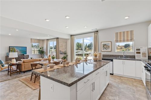 34273 Creek View Ln, Yucaipa, CA, 92399-5004 | Card Image