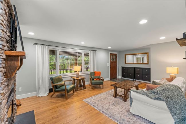 857 E Mcmurray Rd, House other with 3 bedrooms, 3 bathrooms and 2 parking in Peters Twp PA | Image 8