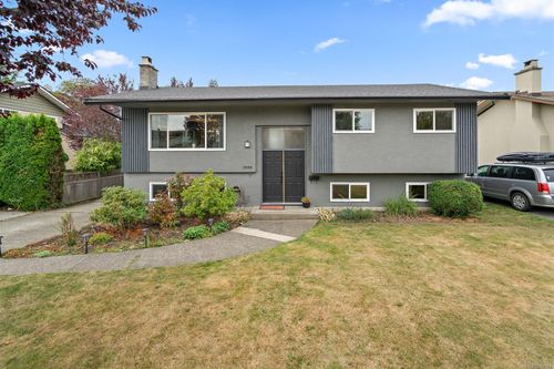 3988 Larchwood Dr, Saanich, BC, V8N3P5 | Card Image