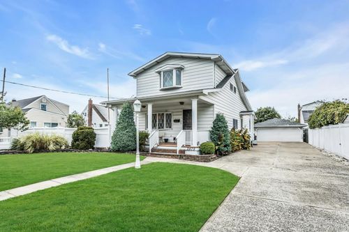 2479 Tonquin St, East Meadow, NY, 11554-5331 | Card Image