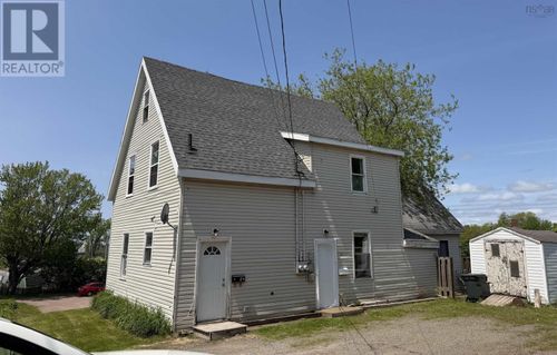 8 E Pleasant St, Amherst, NS, B4H1M4 | Card Image