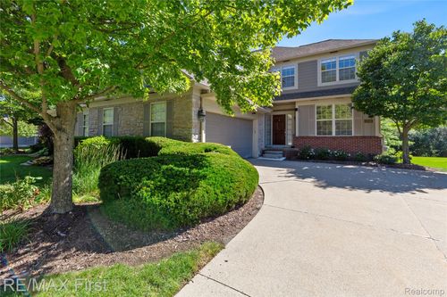 3706 Winding Brook Cir, Rochester Hills, MI, 48309-4734 | Card Image