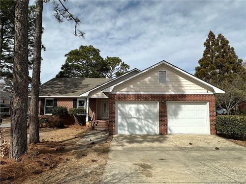 728 Bent Creek Dr, Hope Mills, NC, 28348-5612 | Card Image