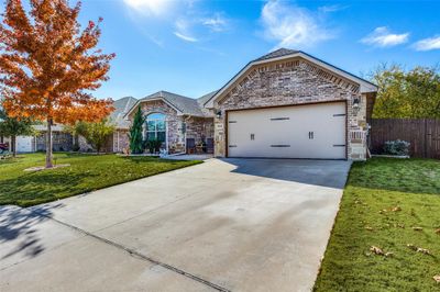 104 Donna Circle, House other with 3 bedrooms, 2 bathrooms and null parking in Granbury TX | Image 2