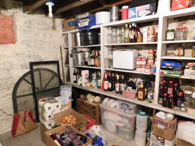 Back room for extra food & supply storage. | Image 39