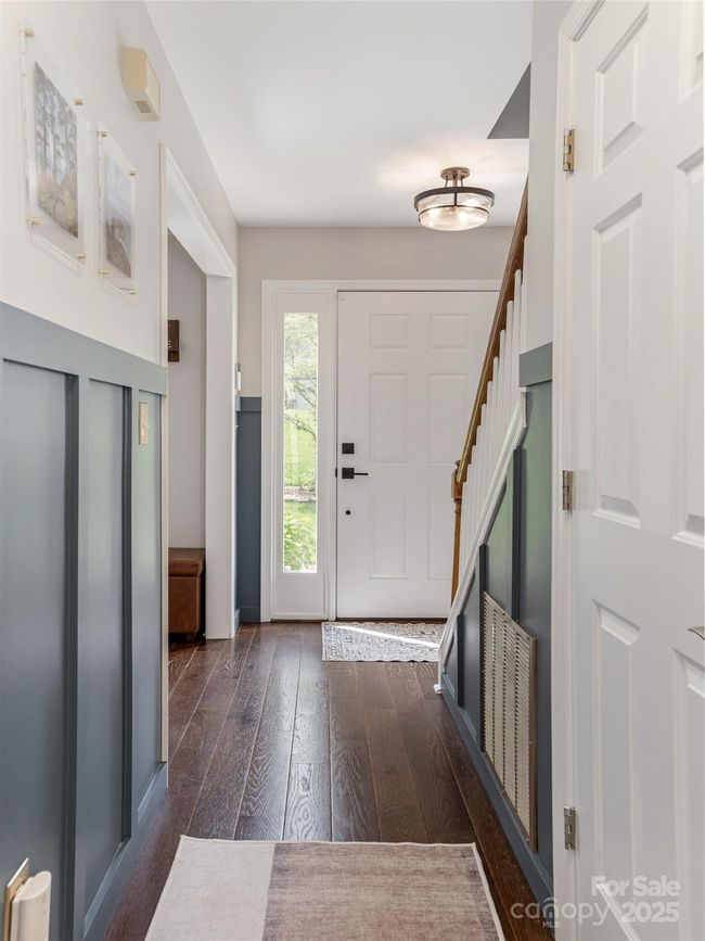Front entrance hallway | Image 4