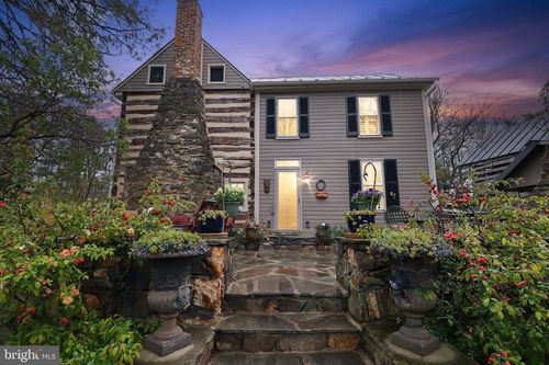 37275 Charles Town Pike, HILLSBORO, VA, 20132-2901 | Card Image