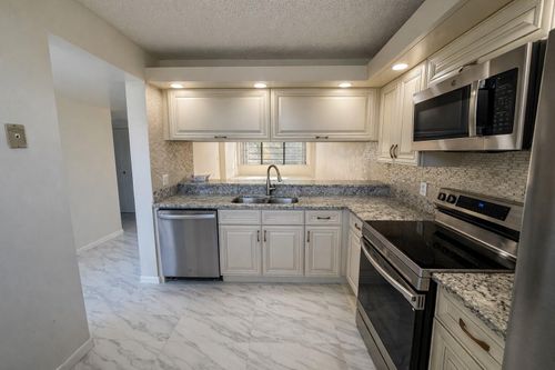 305-3826 Whitehall Dr, West Palm Beach, FL, 33401-1094 | Card Image