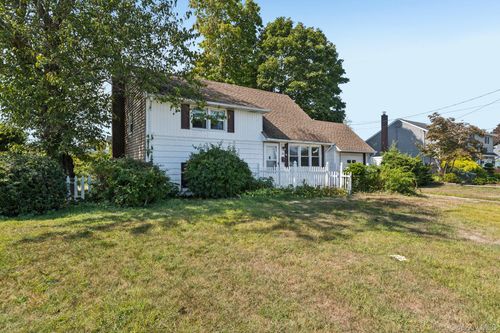 82 Stellenwerf Ave, Islip Terrace, NY, 11752-2633 | Card Image