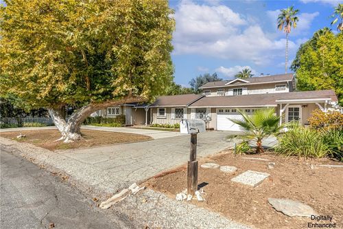 20555 Dumont St, Woodland Hills, CA, 91364-2409 | Card Image