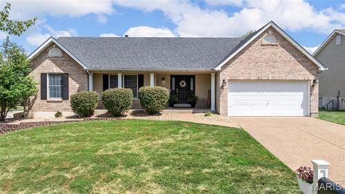 2 Country Crossing Estates Dr, Saint Peters, MO, 63376-3860 | Card Image