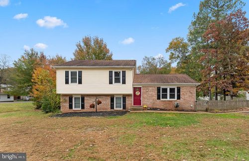 909 Stonewall Ln, FREDERICKSBURG, VA, 22407-7430 | Card Image