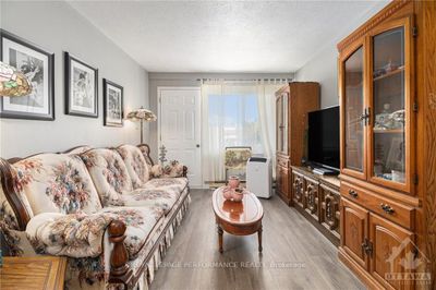 301B - 2041 Arrowsmith Dr, Condo with 2 bedrooms, 1 bathrooms and 1 parking in Ottawa ON | Image 2