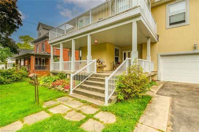 7 Robinson St S, House other with 6 bedrooms, 2 bathrooms and 8 parking in Grimsby ON | Image 4