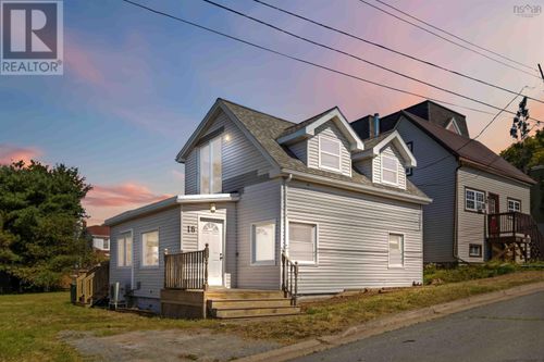 16 Stephen St, Dartmouth, NS, B2Y2L3 | Card Image