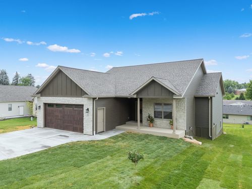426 8th St Sw, Pine Island, MN, 55963-6812 | Card Image