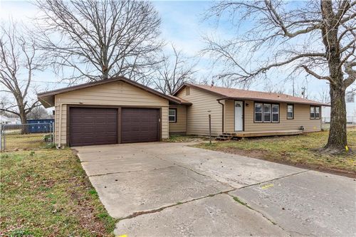 111 Northpark Boulevard, Coffeyville, KS, 67337 | Card Image