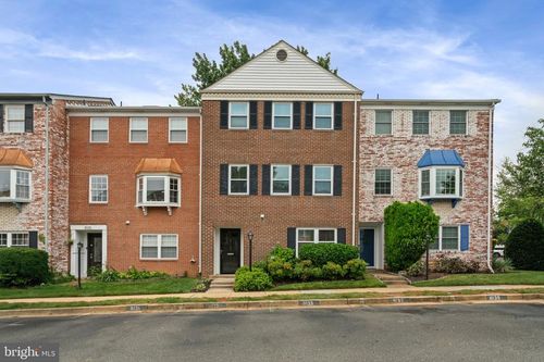 8133 Larkin Ln, VIENNA, VA, 22182-5233 | Card Image