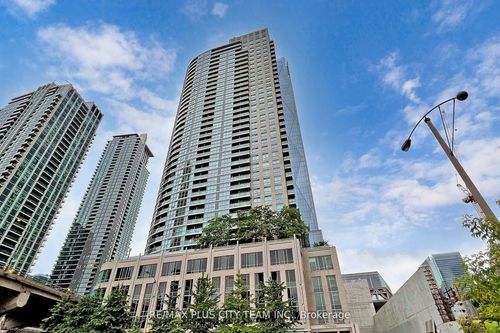 2013-18 Yonge St, Toronto, ON, M5E1Z8 | Card Image