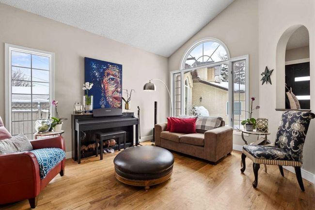21 Silverstone Mews Nw, Home with 4 bedrooms, 3 bathrooms and 6 parking in Calgary AB | Image 4